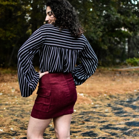 LACE-UP VEGAN SUEDE BODYCON MINI SKIRT in burgundy - Picture 6 of 8